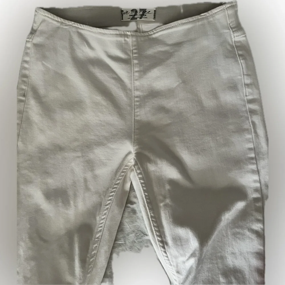 We the Free off-white stretch flare jeans. Size 27 - Picture 3 of 6